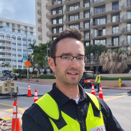 Apartment building collapse in South Florida sends Israeli-trained EMTs and paramedics rushing to the scene.