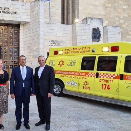 MDA to place defibrillators in Jerusalem synagogues before Jewish New Year.