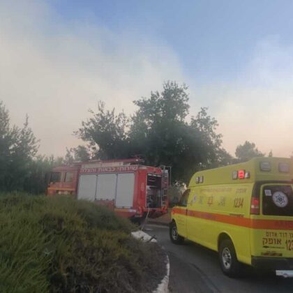 MDA helps evacuate nursing home residents due to major fire in the Jerusalem mountains.