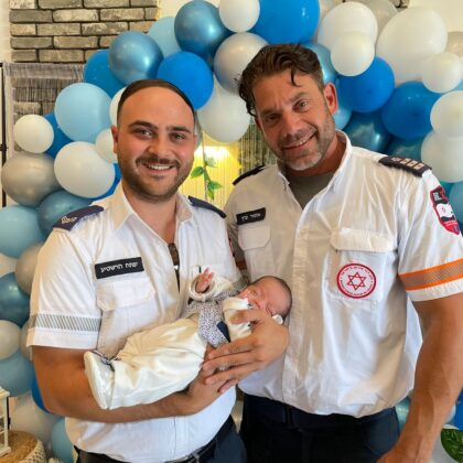 Performing CPR on newborn, paramedic vows to attend brit.