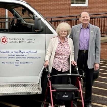 Evangelicals and Jews dedicate ambulance in Pittsburgh.