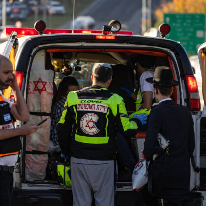Two bombs in Jerusalem kill one, injure 22.