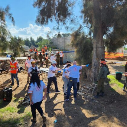 Doctors and paramedics from around the world join MDA’s International Unit.