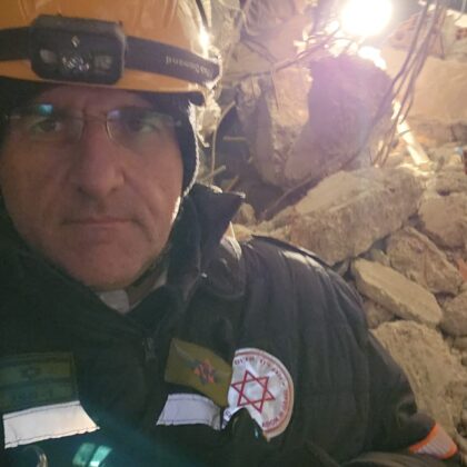 MDA team rescues people trapped under rubble in Turkey.