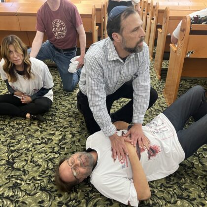 MDA trainers teach lifesaving skills at Chabad of Poway, four years after synagogue attack.