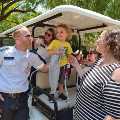 MDA’s Wish Ambulance takes 3-year-old critically ill boy to the zoo.