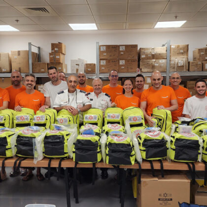 Amazon Israel employees volunteer for MDA.