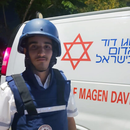Twenty Sderot yeshiva students volunteer for MDA.
