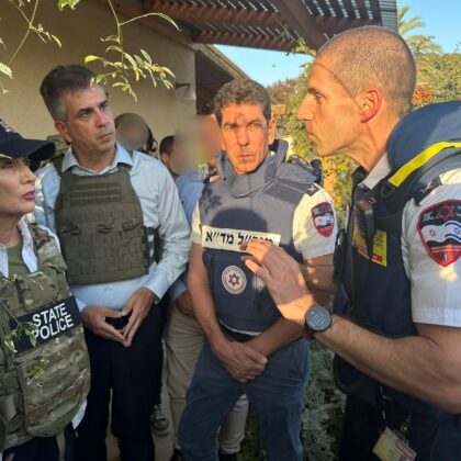 NY Governor Kathy Hochul tours Kfar Aza with MDA.