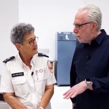 CNN’s Wolf Blitzer visits MDA’s blood center.
