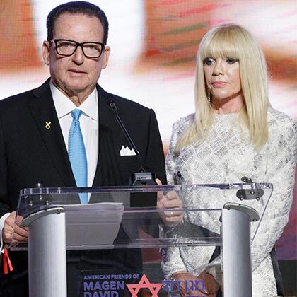 Longtime philanthropists Al and Linda Adelson honored with Amit Man Award for Courage at annual MDA Palm Beach Gala.