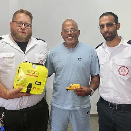 After suffering cardiac arrest behind the wheel, Petach Tikva man reunites with MDA team who saved his life.