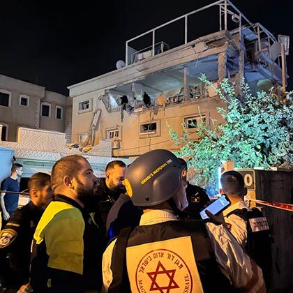 MDA treats 11 injured in rocket strike in central Israel.