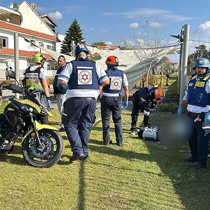 MDA pronounces a man dead in Nahariya following Hezbollah rocket strike.
