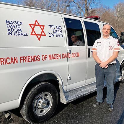 MDA paramedic speaks in Livingston.