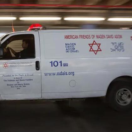 New technology gives ambulances “green wave” at traffic lights.