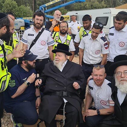 Hatzalah founder Rabbi Hershel Weber honored by MDA on Lag BaOmer.