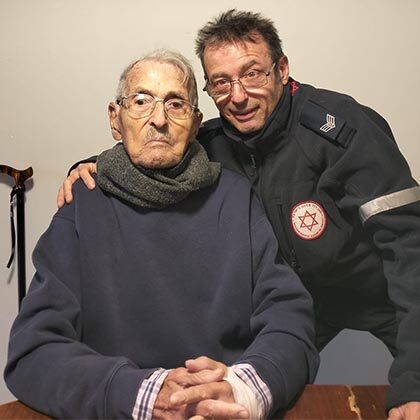 MDA volunteer saves his nonagenarian father’s life at the beach.