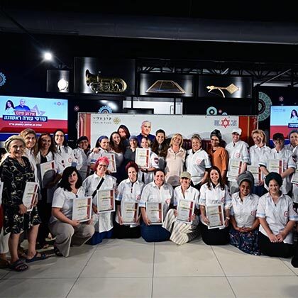 Women’s first aid course graduation ceremony honors two Kibbutz Be’eri heroes.