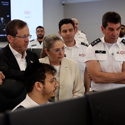 Israeli President Isaac Herzog and First Lady Michal Herzog visit MDA national headquarters.